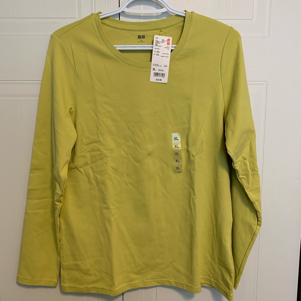 UNIQLO LONG SLEEVE TSHIRT